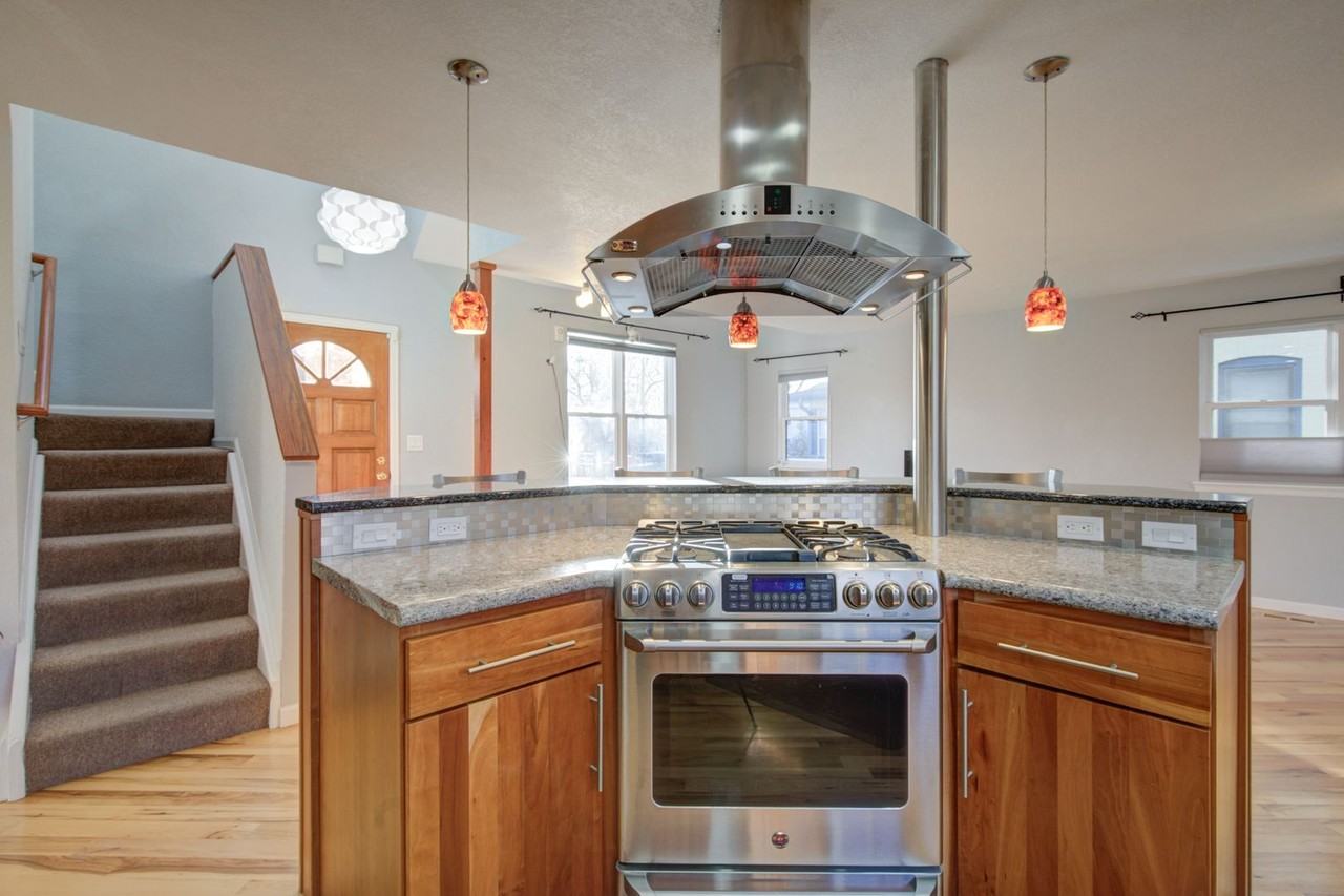 1605 17th St - Photo 2 of 15