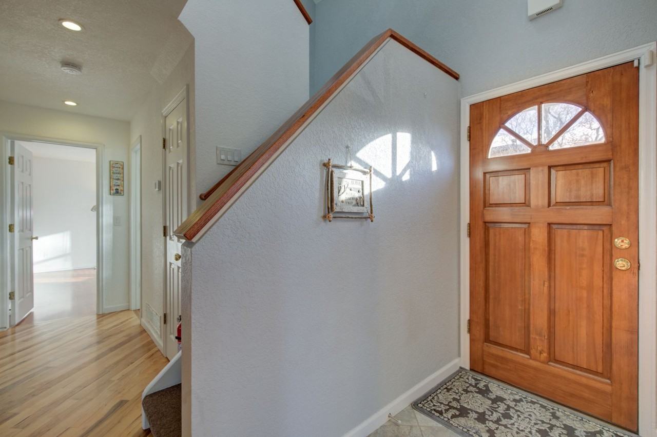 1605 17th St - Photo 5 of 15