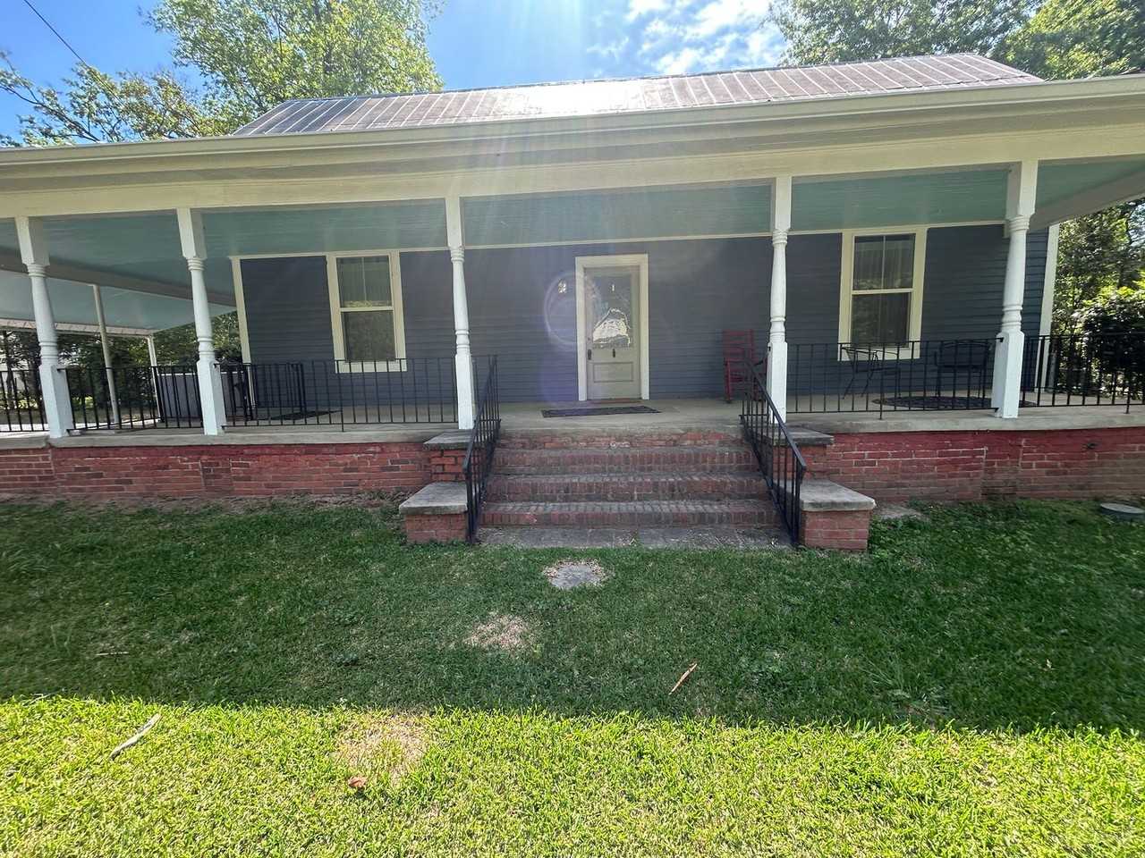 107 S Pecan St - Photo 2 of 16
