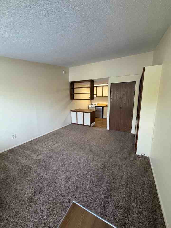 33033 Curtis Blvd - Photo 3 of 8