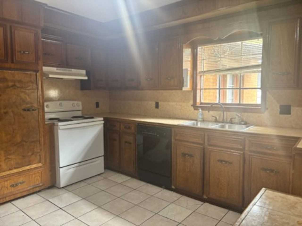 3957 California Ave - Photo 2 of 11