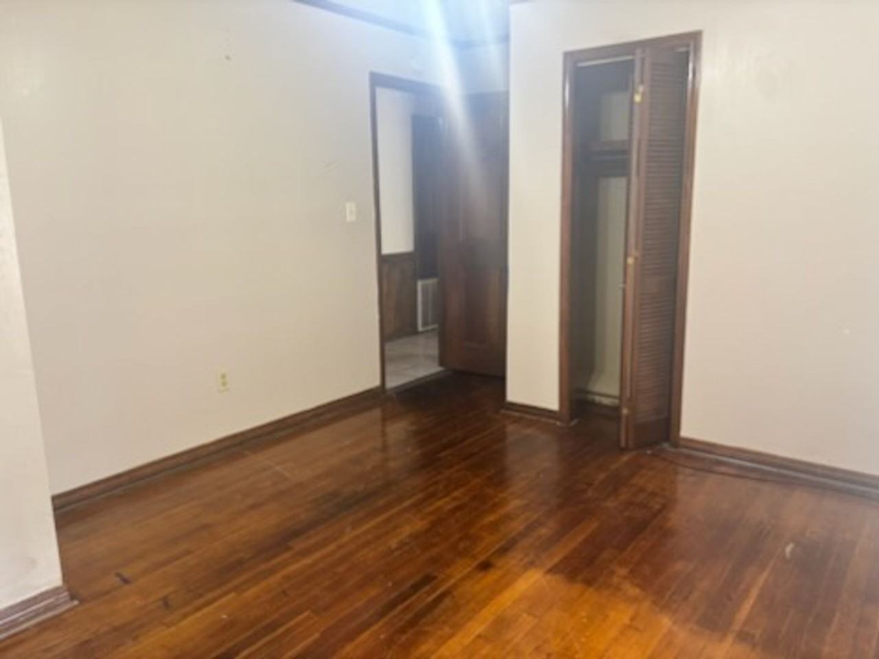 3957 California Ave - Photo 4 of 11