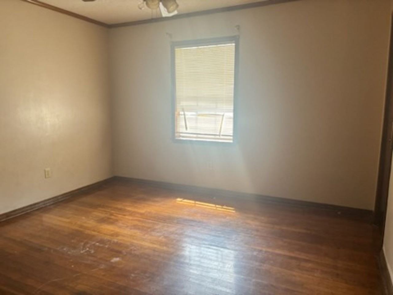 3957 California Ave - Photo 6 of 11