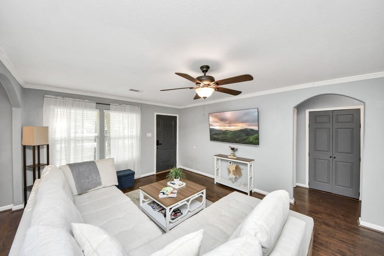 7032 Conley St - Photo 3 of 39