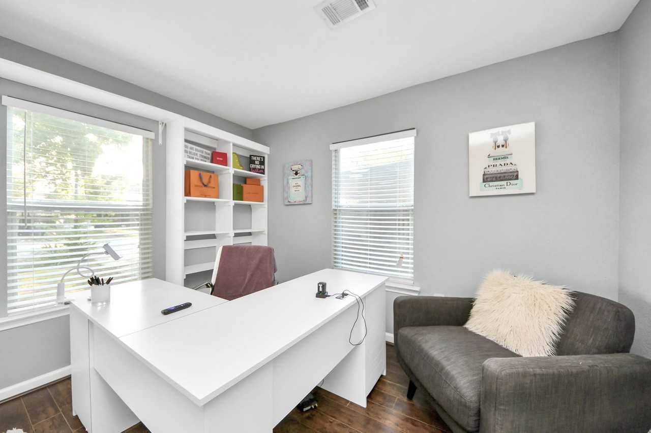 7032 Conley St - Photo 4 of 39