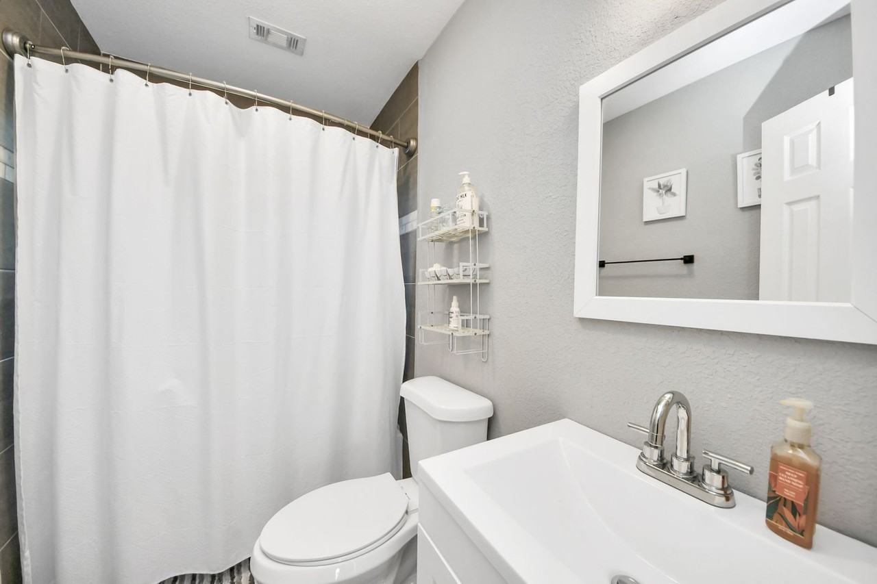 7032 Conley St - Photo 6 of 39