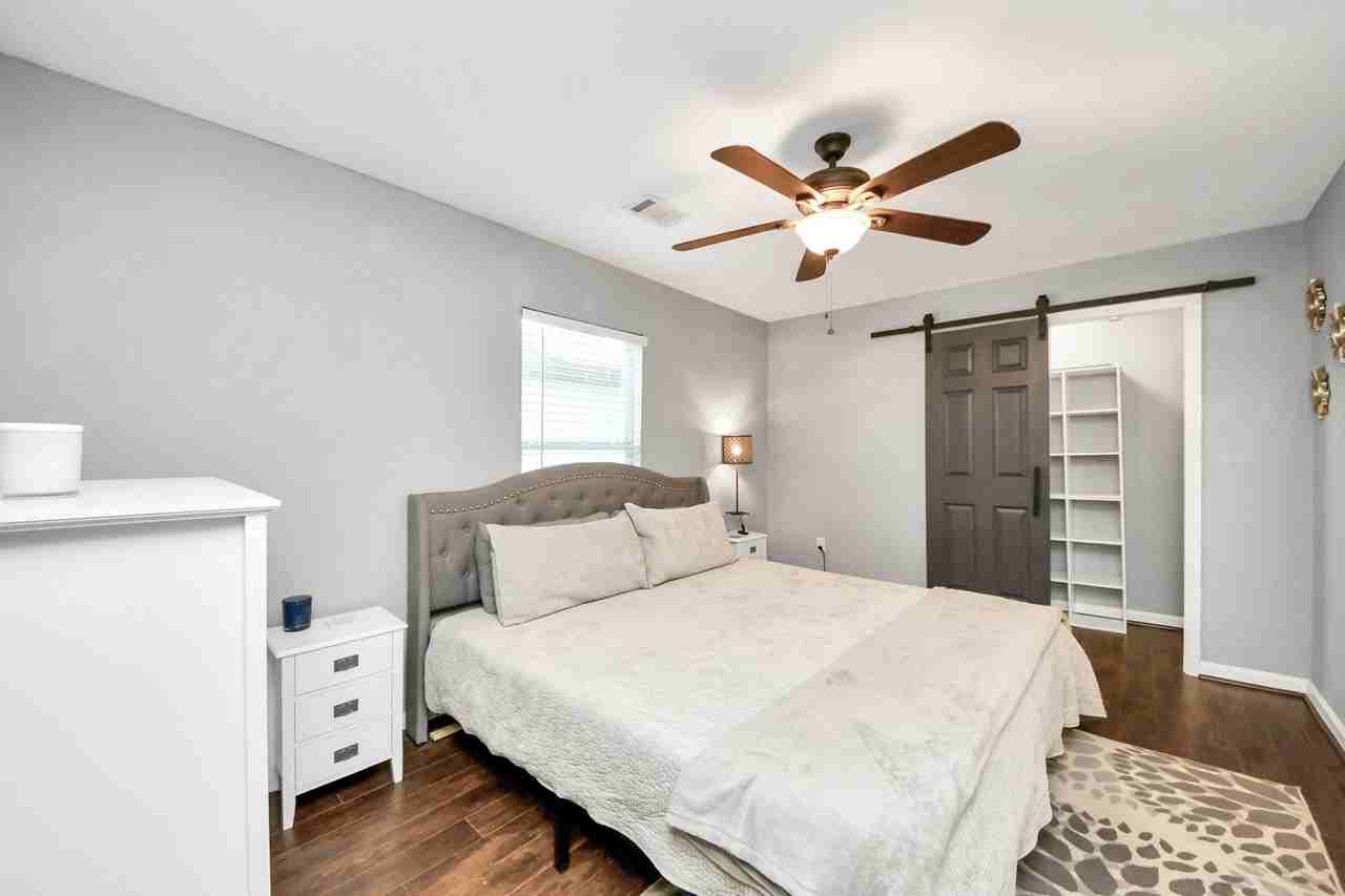 7032 Conley St - Photo 7 of 39