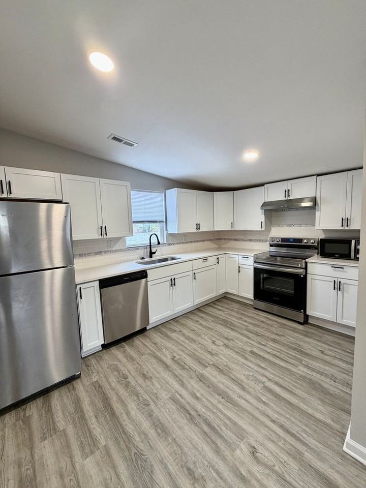 1650 S Main St #2 - Photo 5 of 11