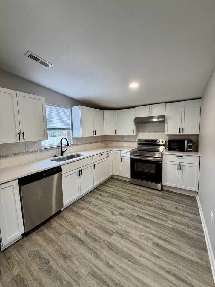 1650 S Main St #2 - Photo 6 of 11