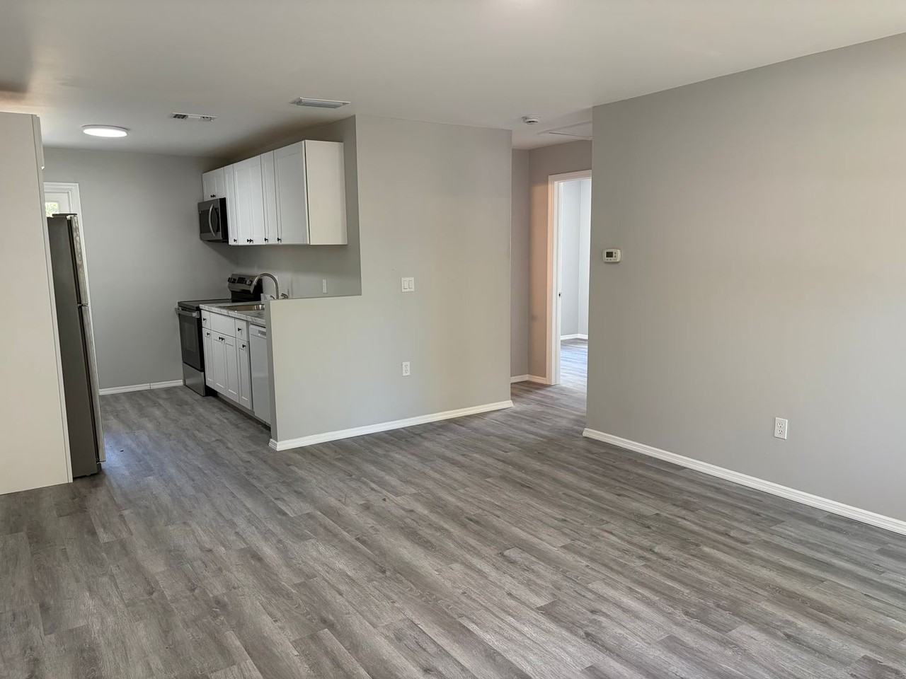 190 W Ventris Ave - Photo 7 of 24