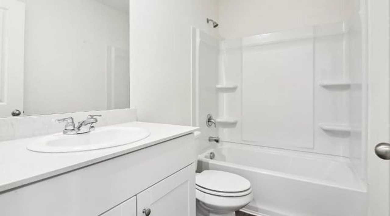 112 Connecticut Ct - Photo 3 of 9