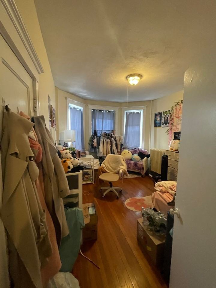 165 Kelton St - Photo 3 of 4