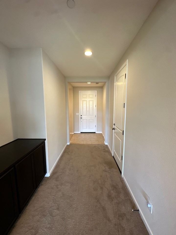 3251 Tinker Creek Way - Photo 5 of 32