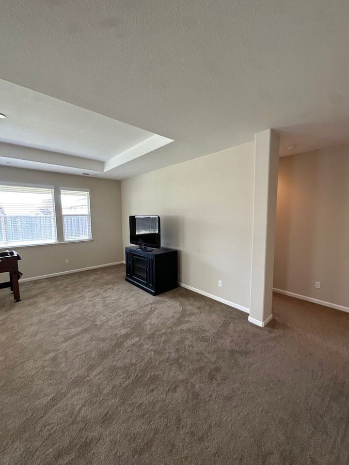 3251 Tinker Creek Way - Photo 6 of 32