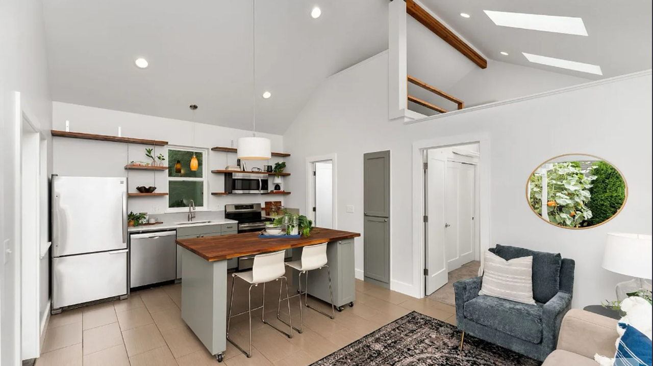 1644 N Alberta St #B - Photo 3 of 9