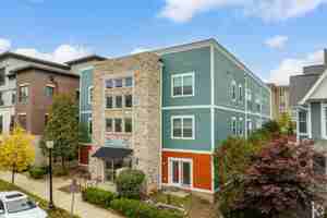 featured image of 703 N Walnut St