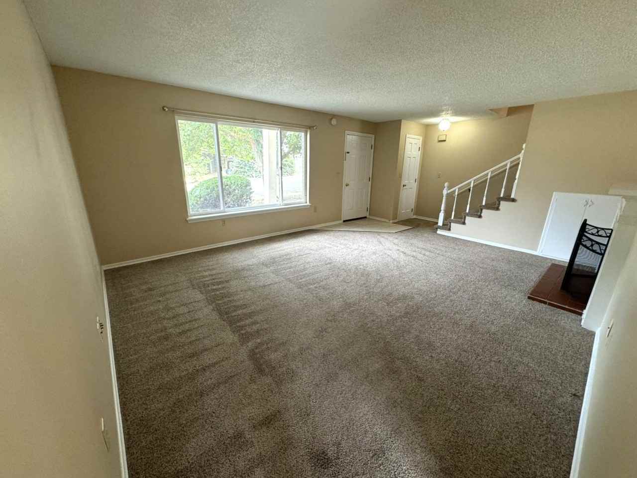 1402 N Brook Ct - Photo 5 of 32