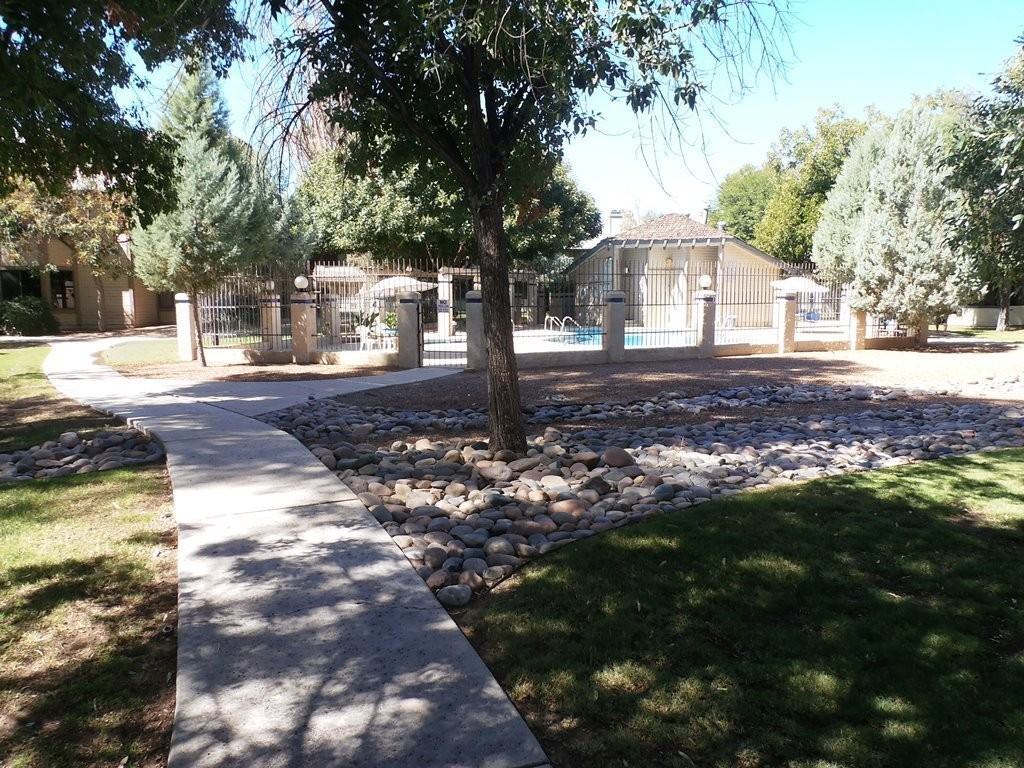 1706 W Park Wood Ln - Photo 3 of 17