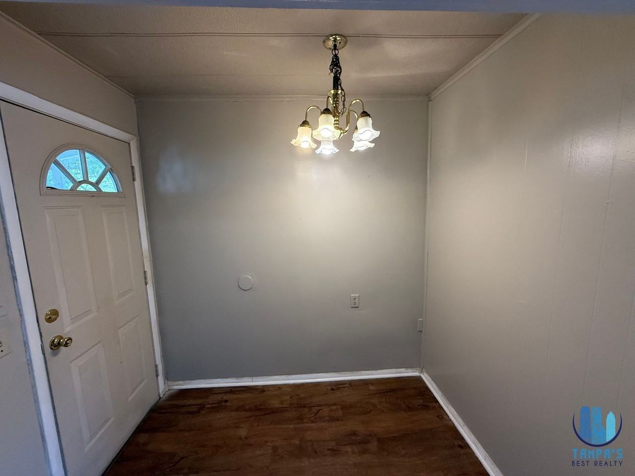 1619 Sunny St - Photo 3 of 10