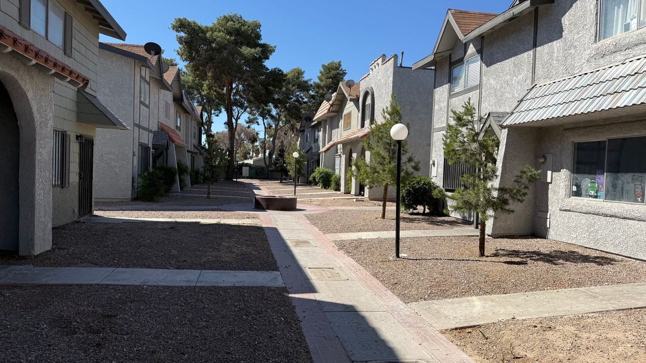 882 Ripple Way - Photo 2 of 27