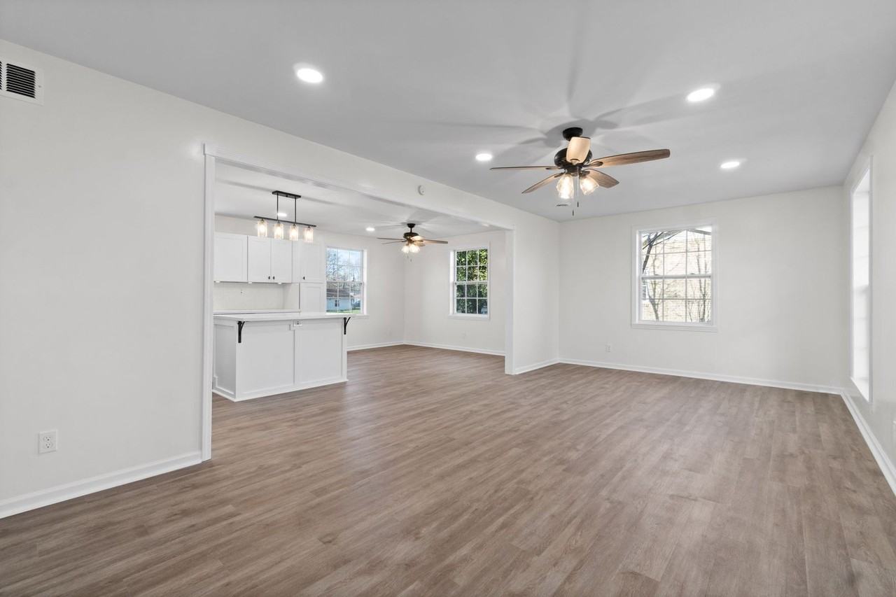 110 Rainbow St - Photo 6 of 33