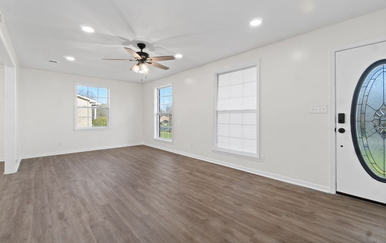 110 Rainbow St - Photo 7 of 33