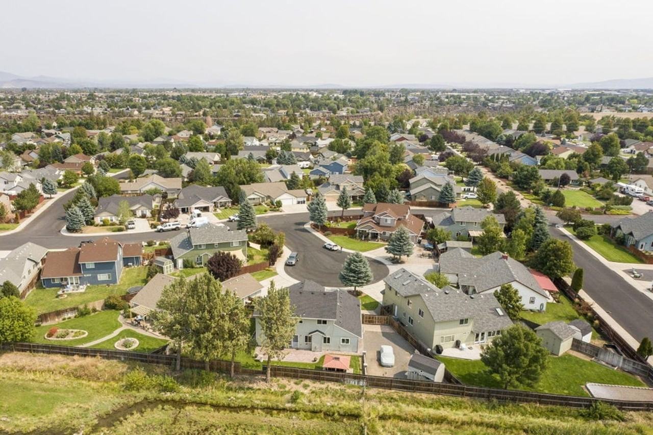 2253 Nw Oak Ct - Photo 7 of 33