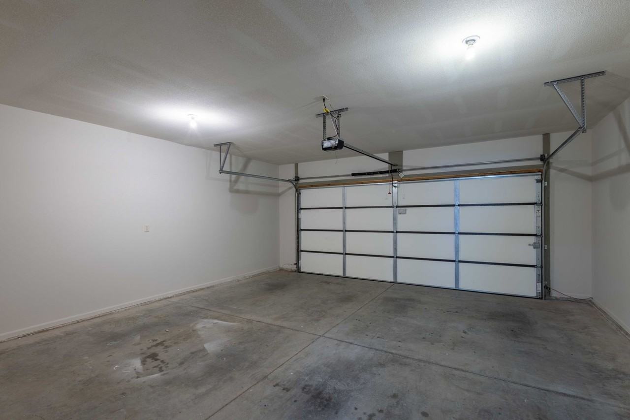 2944 W Swallow St - Photo 2 of 16