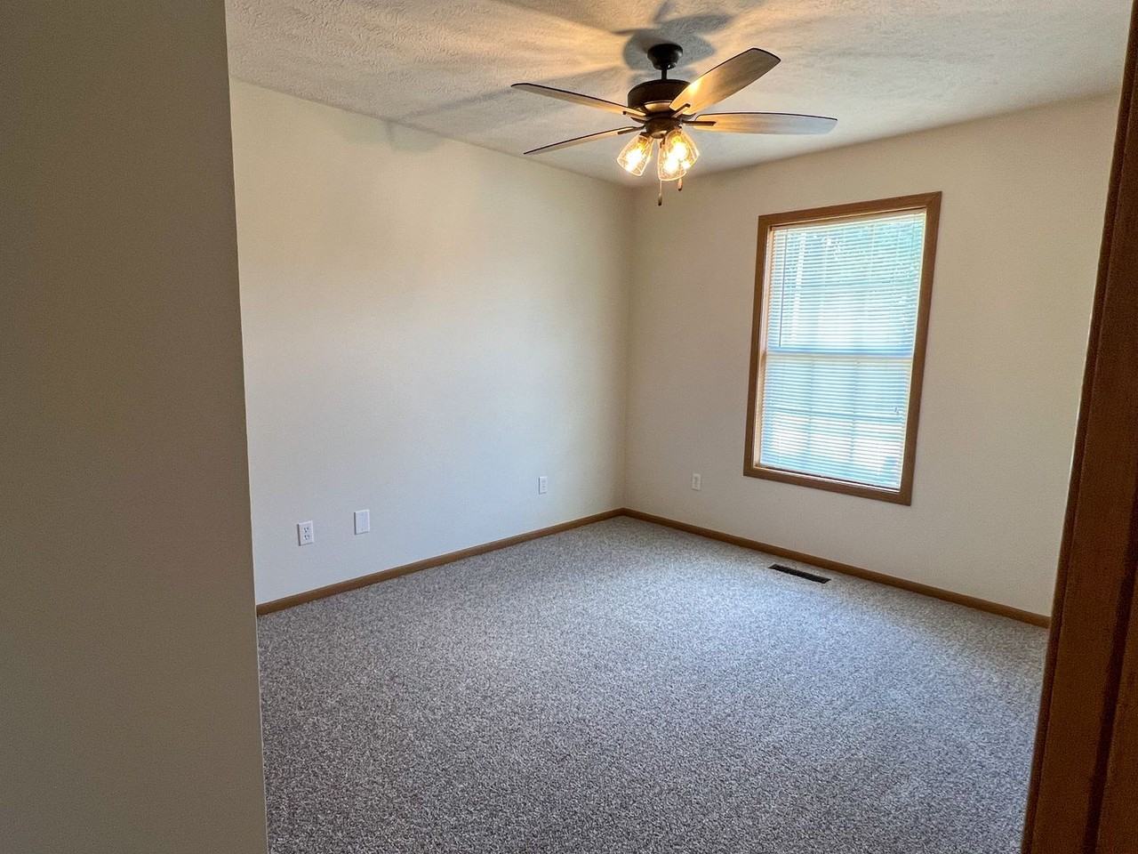 2944 W Swallow St - Photo 4 of 16