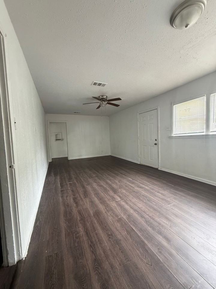 913 Kern Rd - Photo 2 of 16