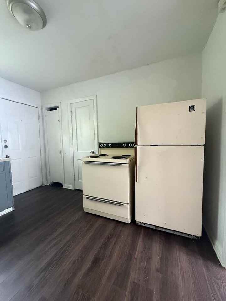 913 Kern Rd - Photo 5 of 16