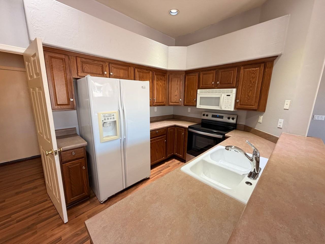 6348 W Pontiac Dr - Photo 7 of 20