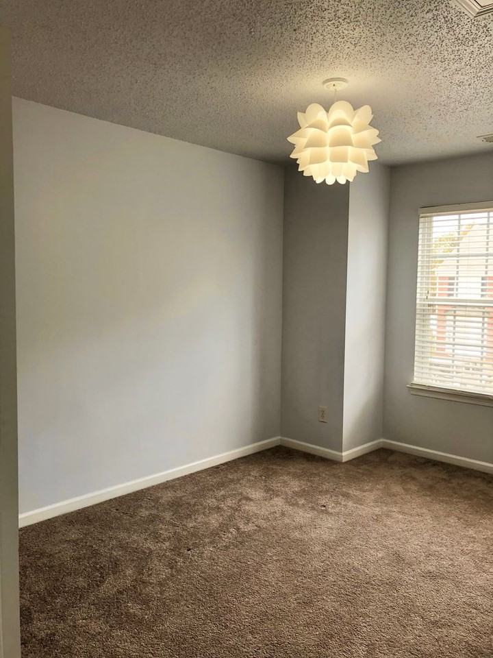 9511 Brackenview Ct - Photo 3 of 17