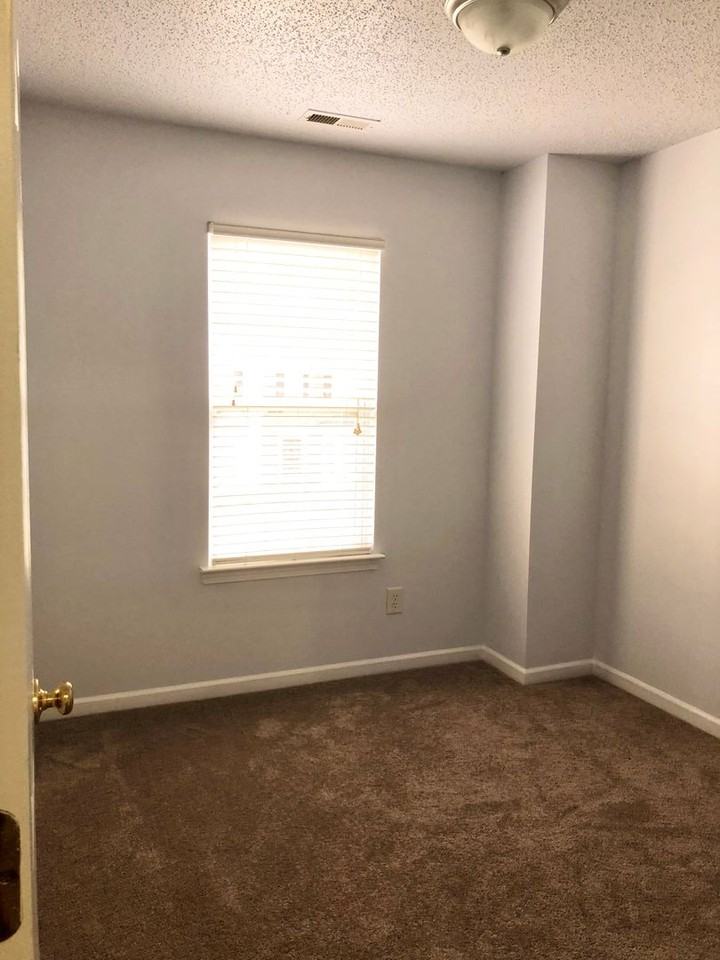 9511 Brackenview Ct - Photo 4 of 17