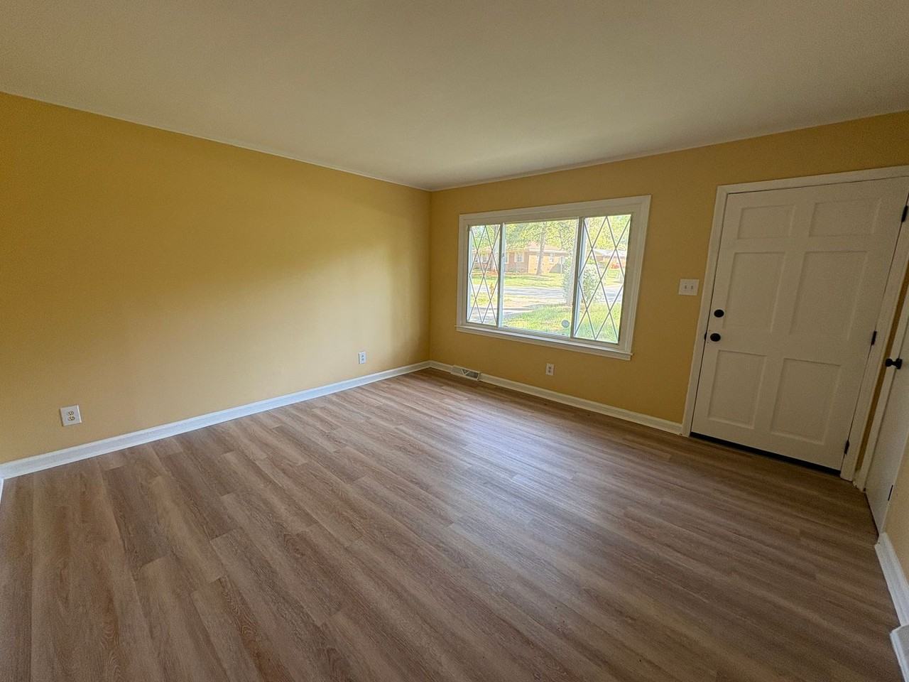 800 Carrington Dr - Photo 2 of 8