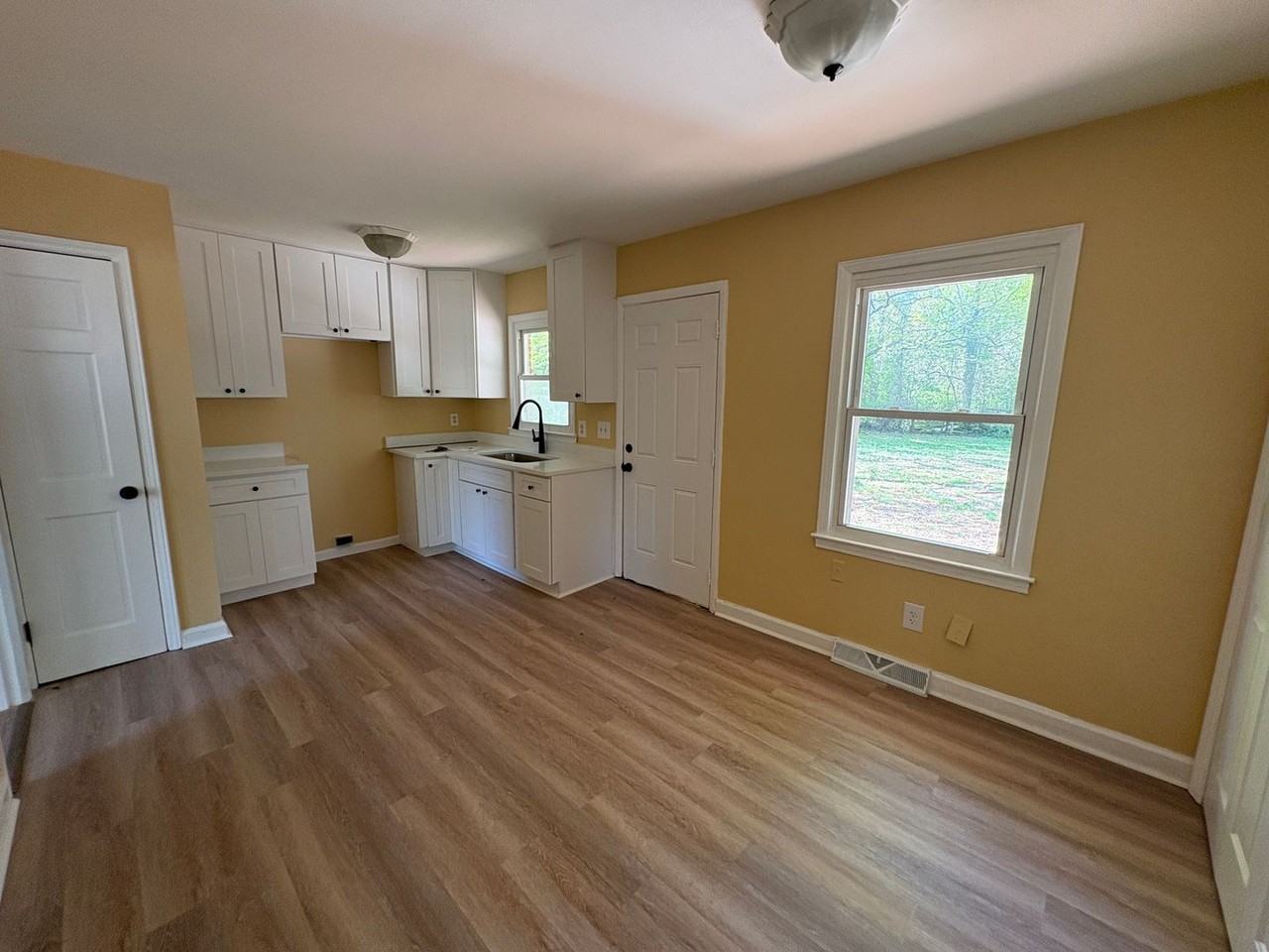 800 Carrington Dr - Photo 3 of 8