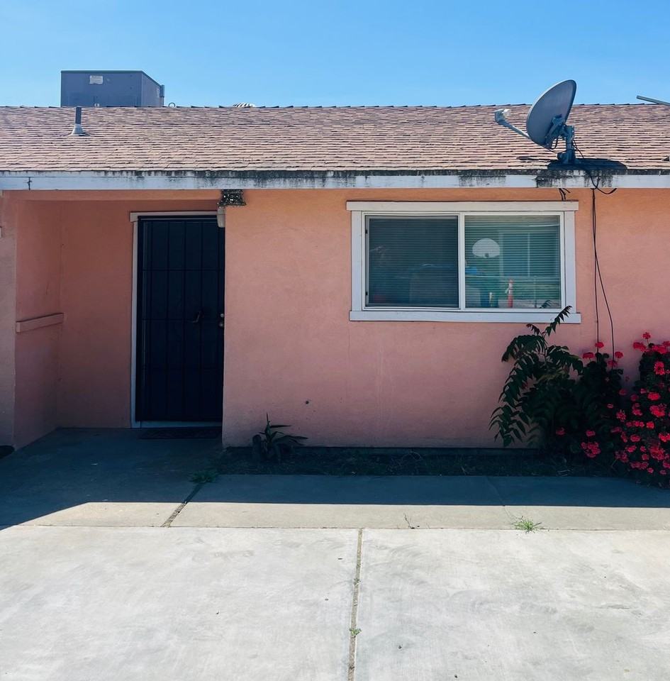 1117 Roselawn Ave - Photo 2 of 8