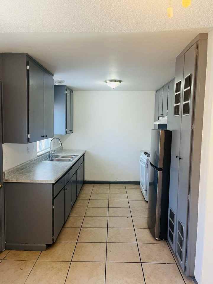 1117 Roselawn Ave - Photo 3 of 8