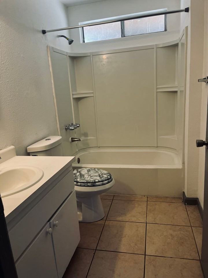 1117 Roselawn Ave - Photo 6 of 8