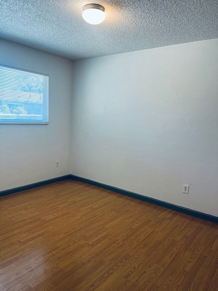 1117 Roselawn Ave - Photo 7 of 8