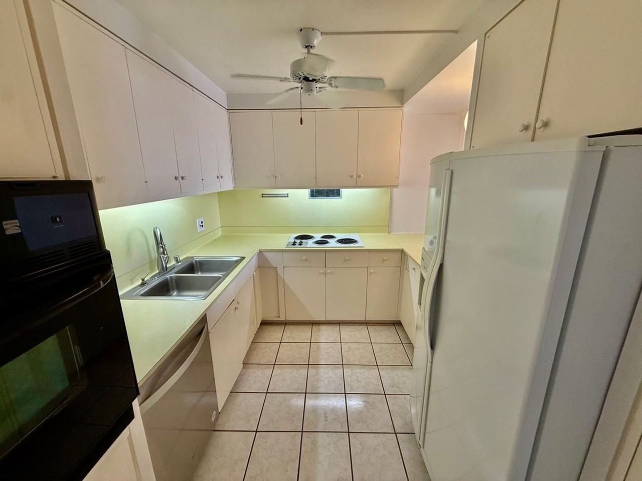 1350 Ala Moana Blvd #2406 - Photo 2 of 22