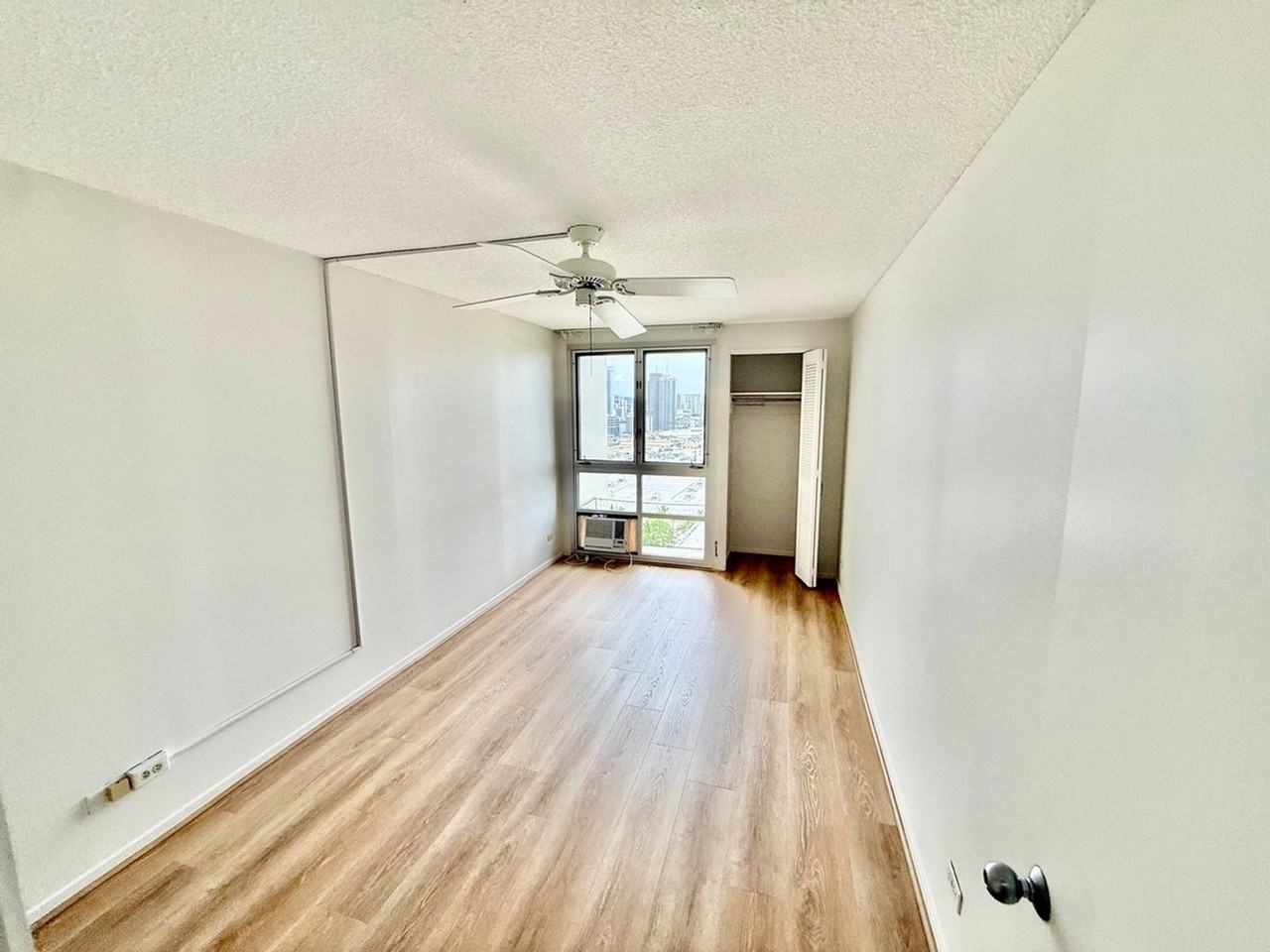 1350 Ala Moana Blvd #2406 - Photo 5 of 22