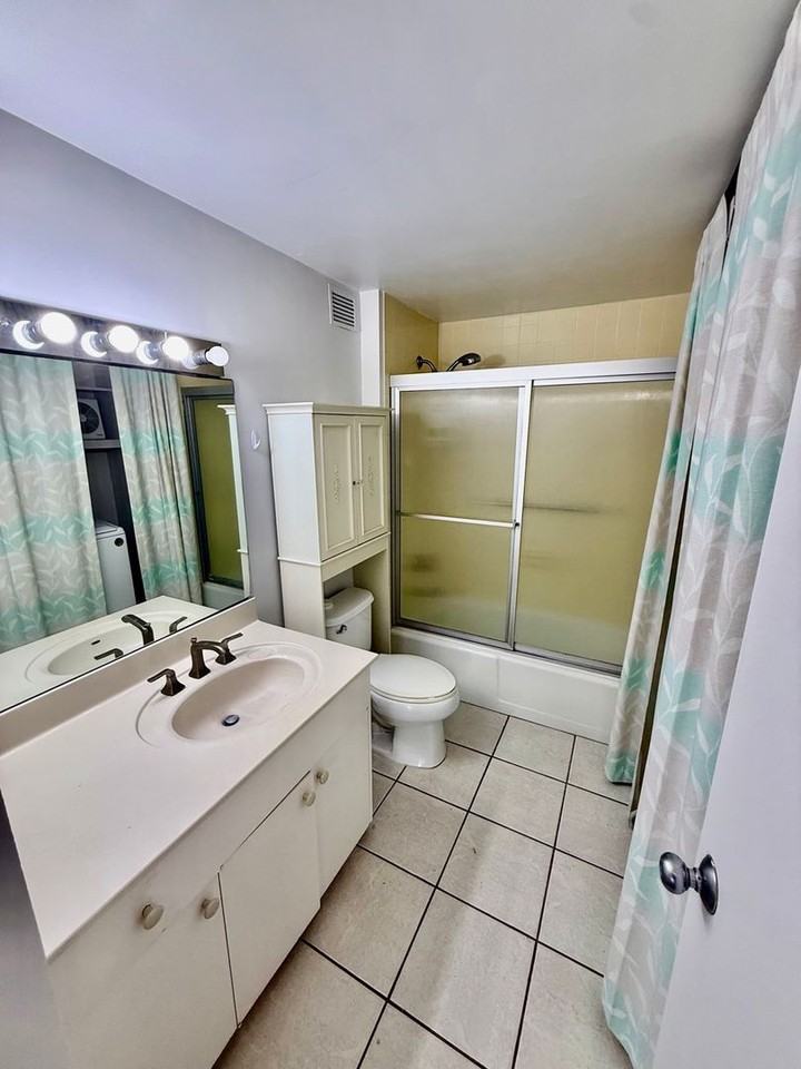 1350 Ala Moana Blvd #2406 - Photo 7 of 22