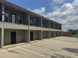 featured image of 527 N College St