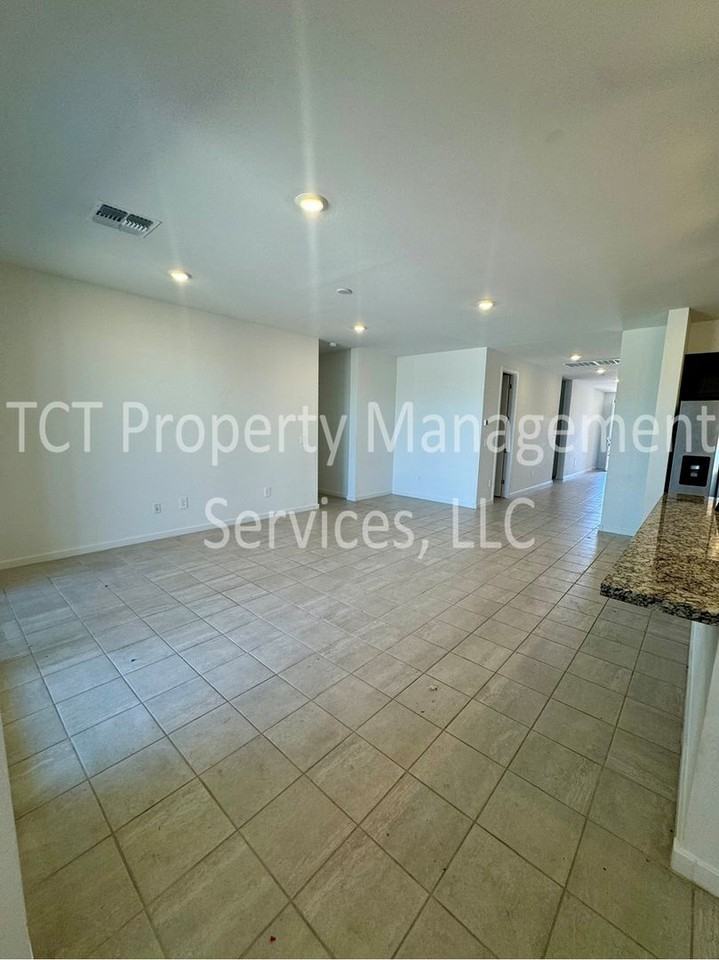 4332 W Hannah St - Photo 3 of 19