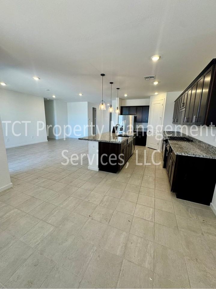 4332 W Hannah St - Photo 5 of 19