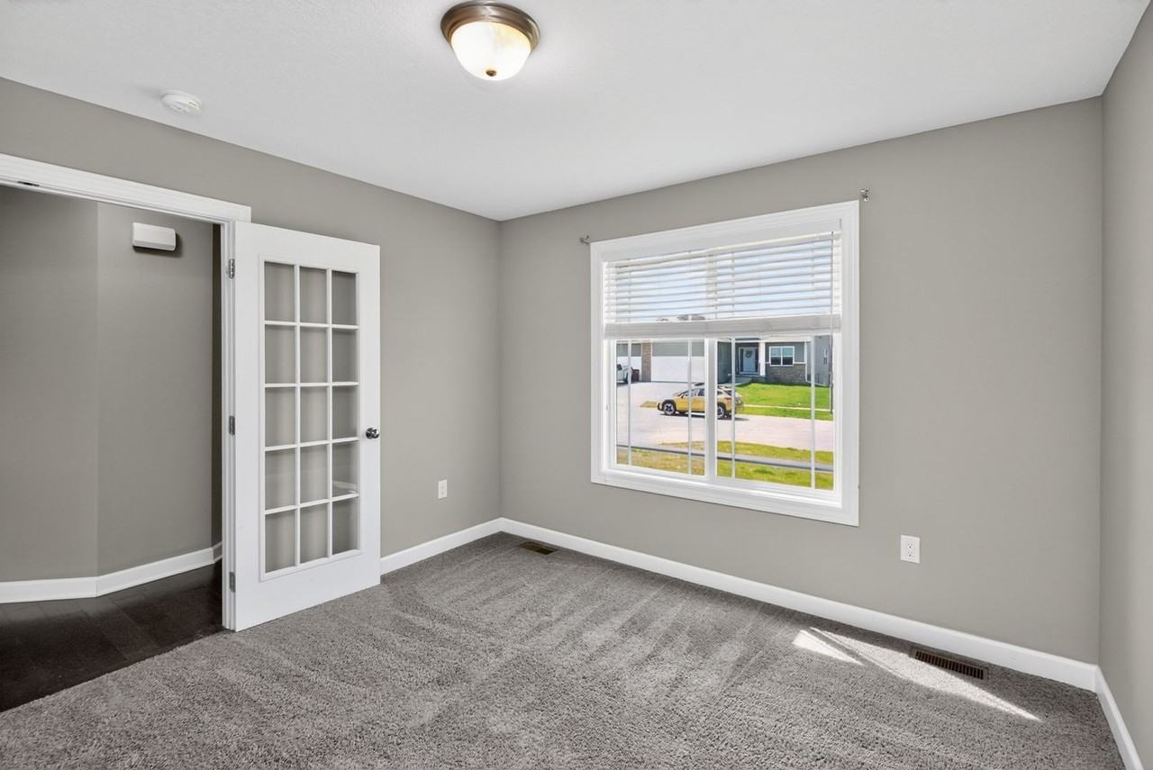 2605 6th Ave Sw - Photo 4 of 31