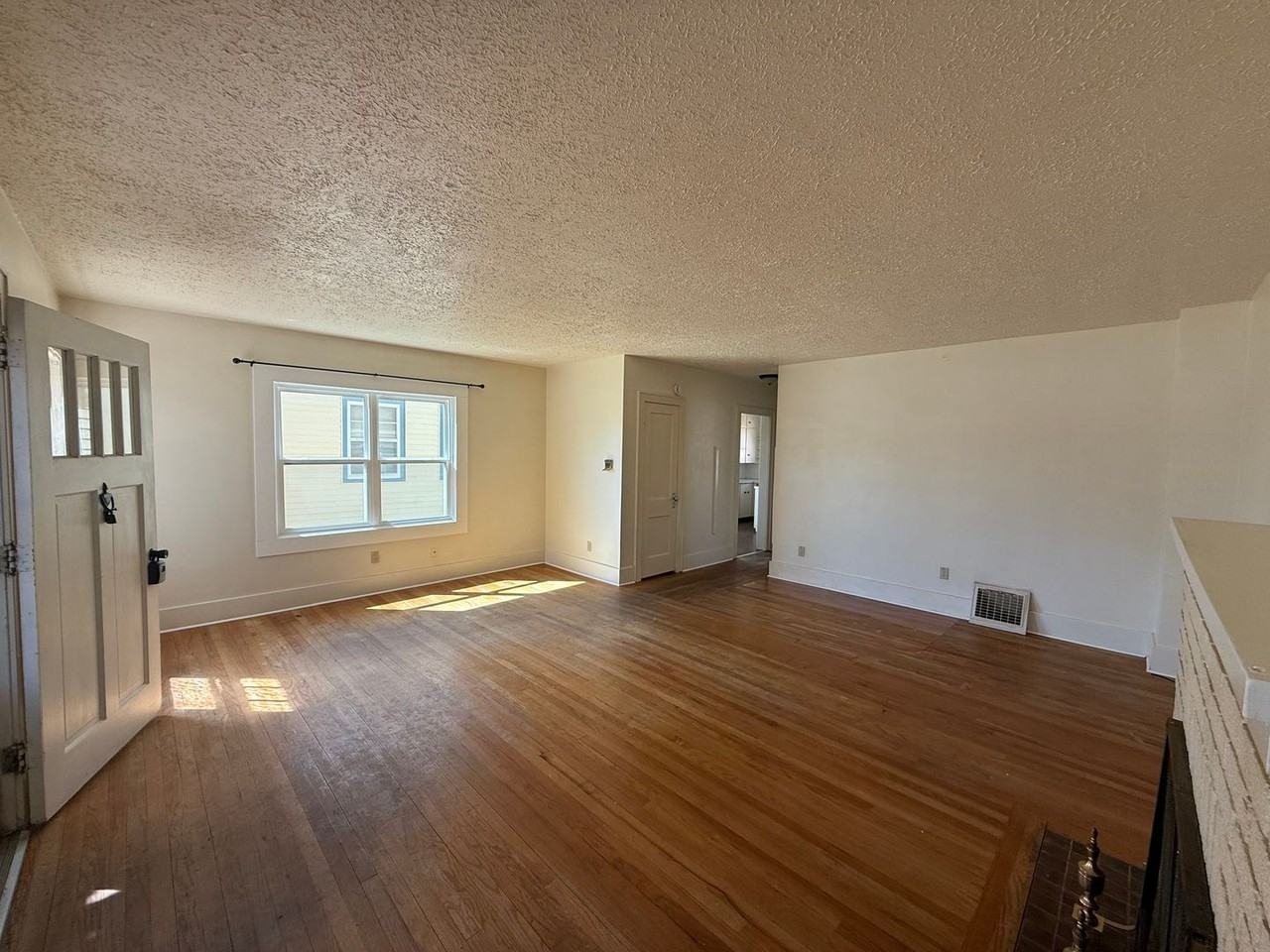 2404 Avenue A - Photo 3 of 18