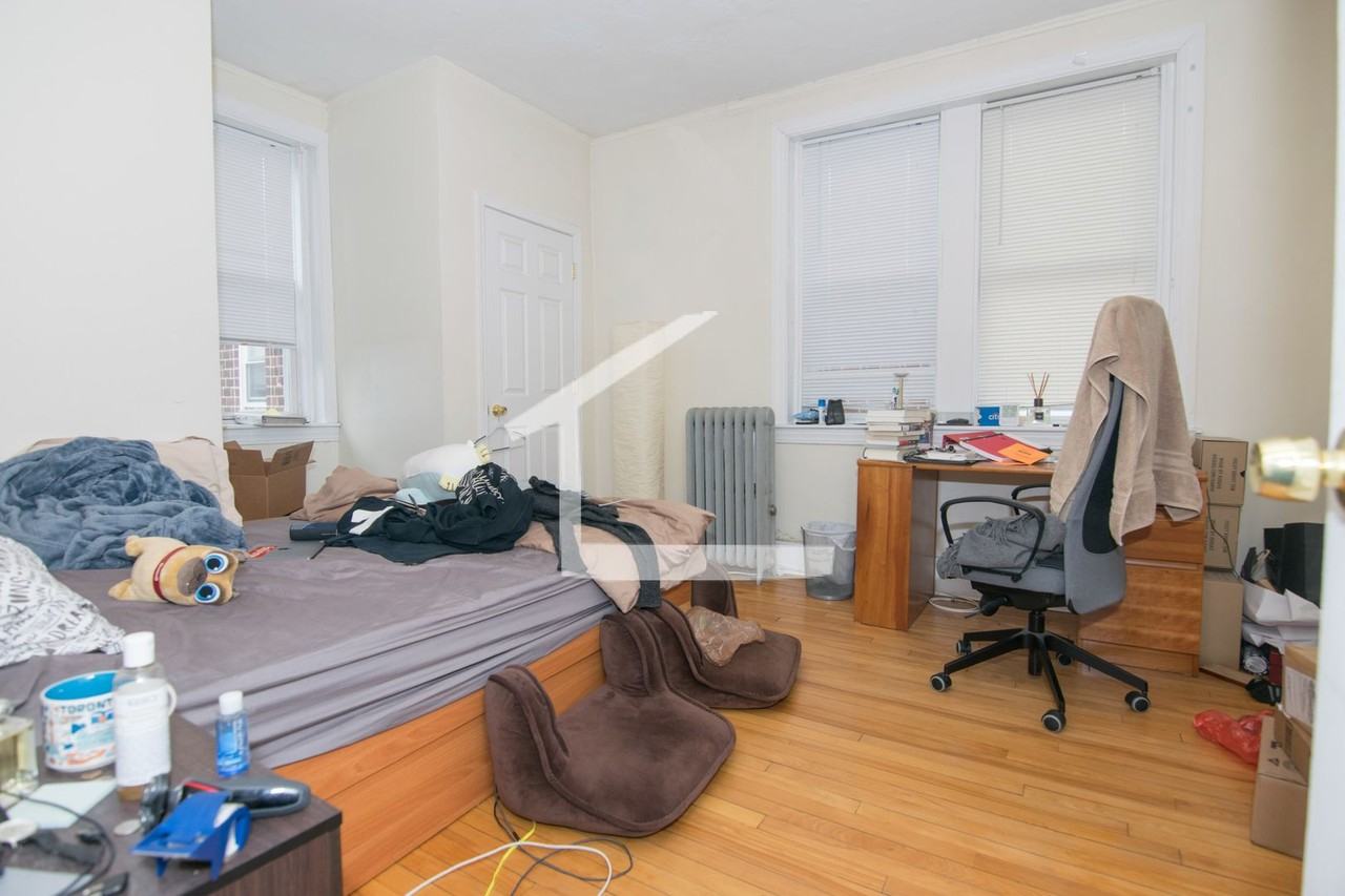 307 Saint Paul St - Photo 5 of 8