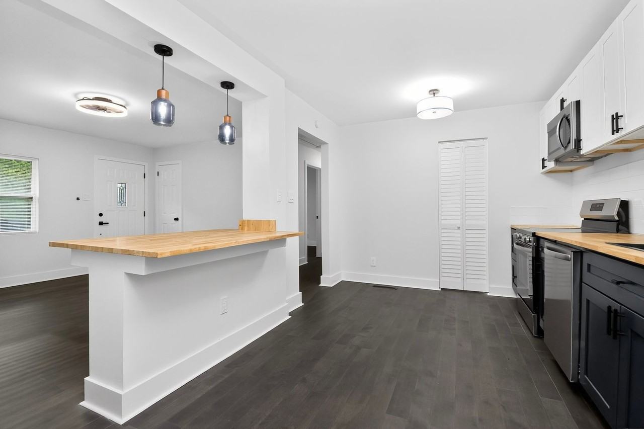 1814 Eastway Dr - Photo 5 of 18